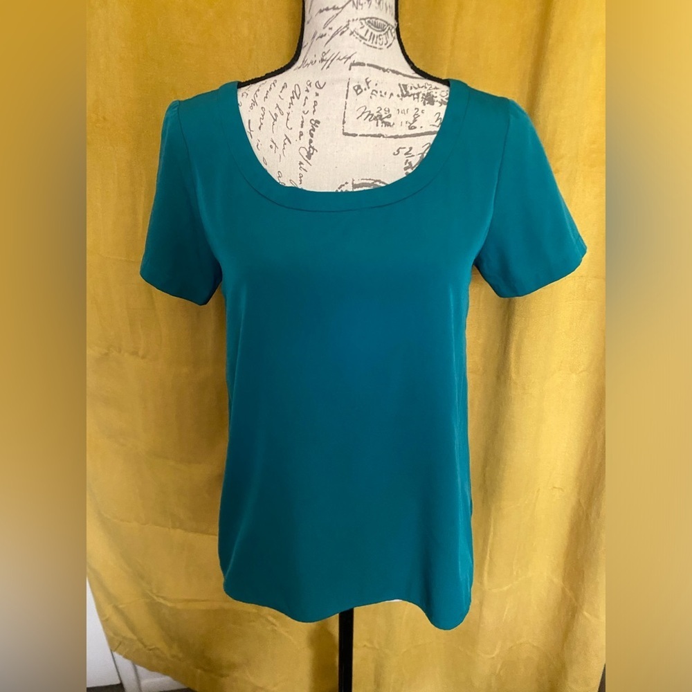 Banana Republic- Teal short sleeve Blouse - size XS - EUC - Picture 3 of 4